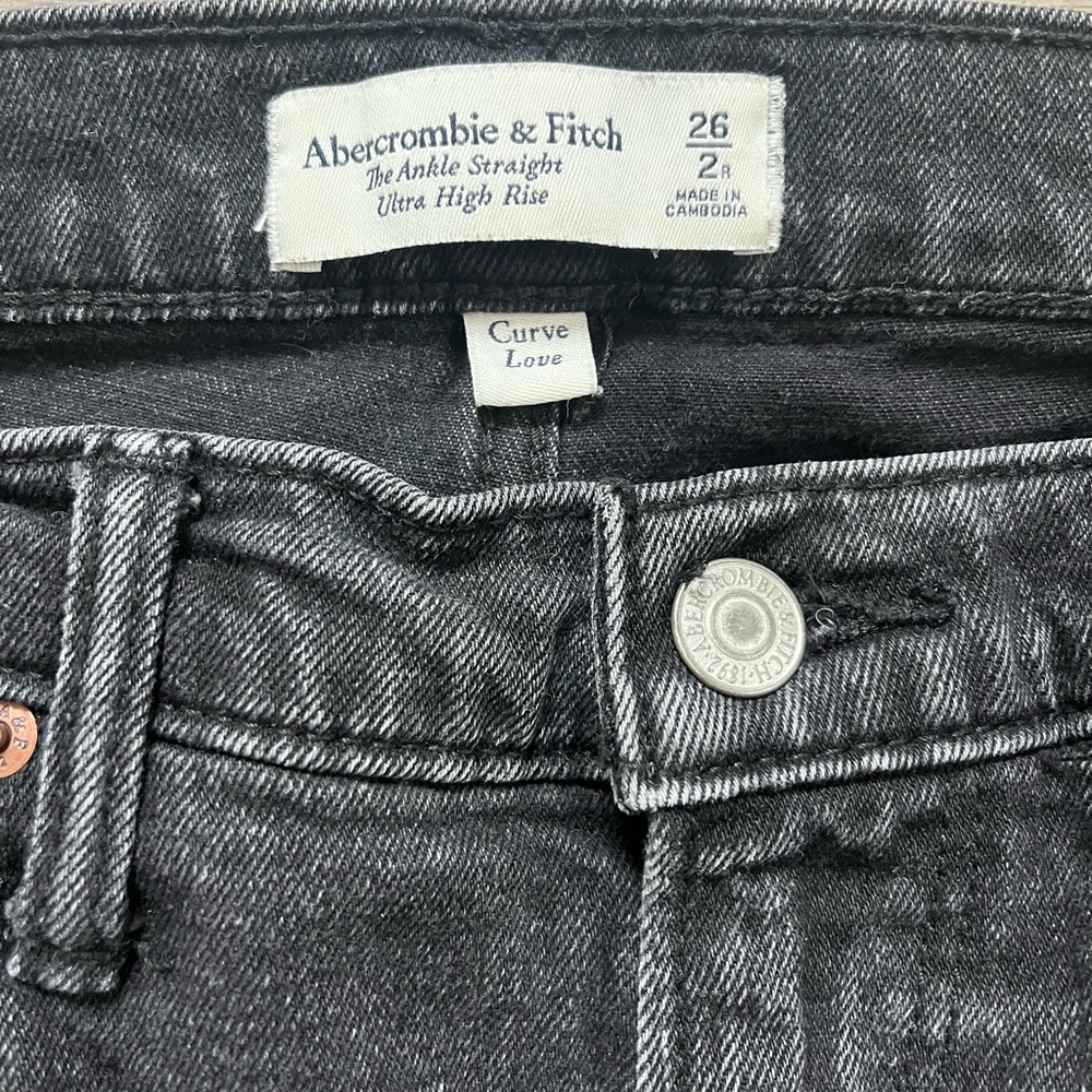 Abercrombie & Fitch Ultra high rise, ankle straight Jean - curve love size 26/2R